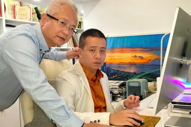 26岁自闭症儿子用AI剪辑视频破百万播放！爸爸揭秘：“其实我们是被逼得没办法”(图3)