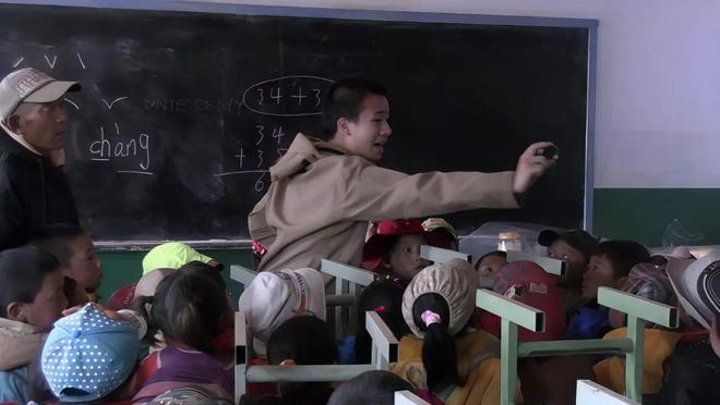 26岁自闭症儿子用AI剪辑视频破百万播放！爸爸揭秘：“其实我们是被逼得没办法”(图7)